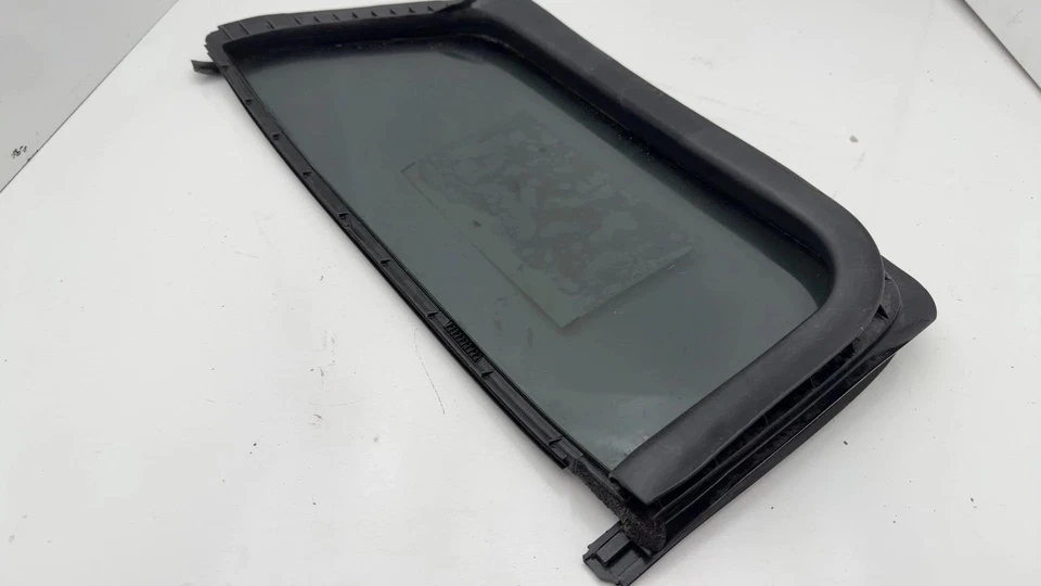 Ventilación trasera cristal/ventana Nissan Frontier 2012 izquierda Foto 3 de 4