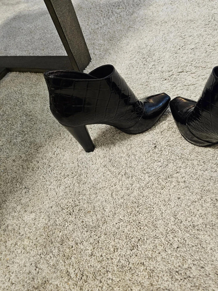 Via Spiga Lydia Negro Estampado Cocodrilo - Botines Charol - Talla 8.5 M Foto 3 de 4