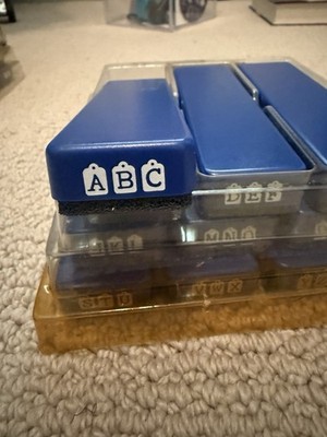 Sizzix Sizzlits Alphabet Set 9 Dies in case   Doodle Tag Uppercase Set