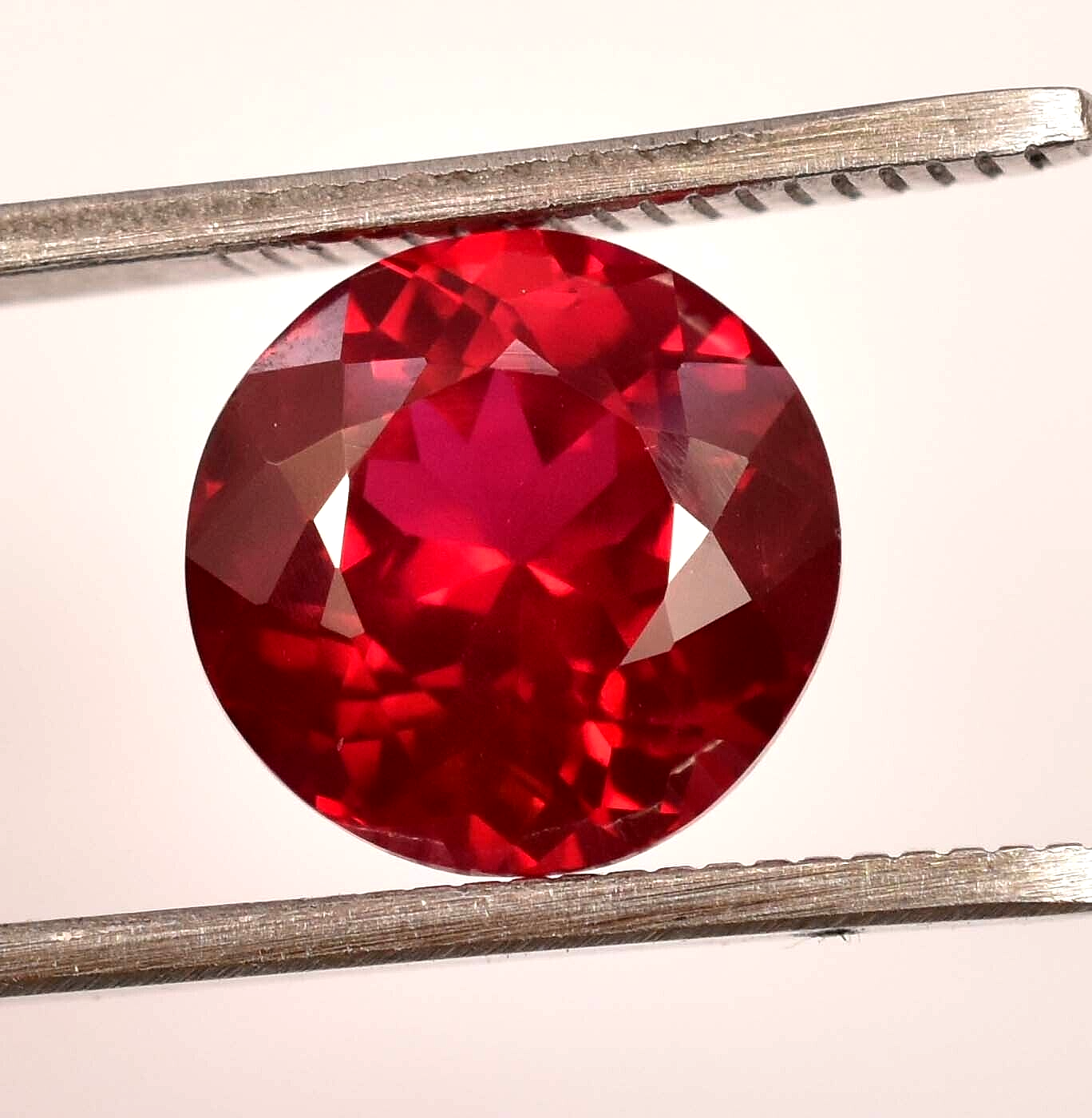 Rubis Naturel Traité Rouge Pourpre D'Afrique 15,07 Carats - P468.129t