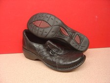 Women's CLARKS Black Leather Loafers Size 6M