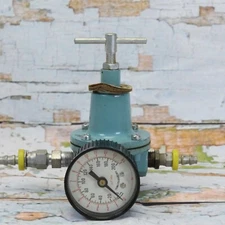 Wilkerson R10-02-000 Pressure Regulator  300 PSI 5-125 PSI Range and Dial