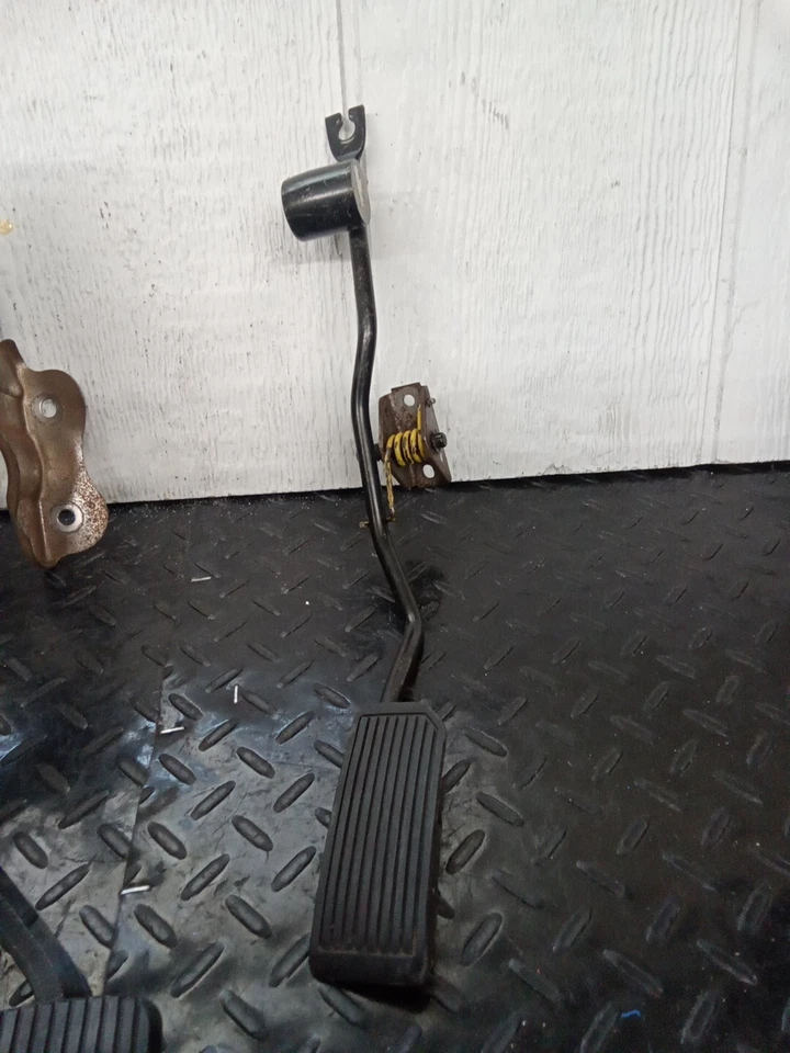 Juego de pedales de freno embrague de gasolina acelerador Nissan Sentra 1991-1994 OEM Foto 4 de 4