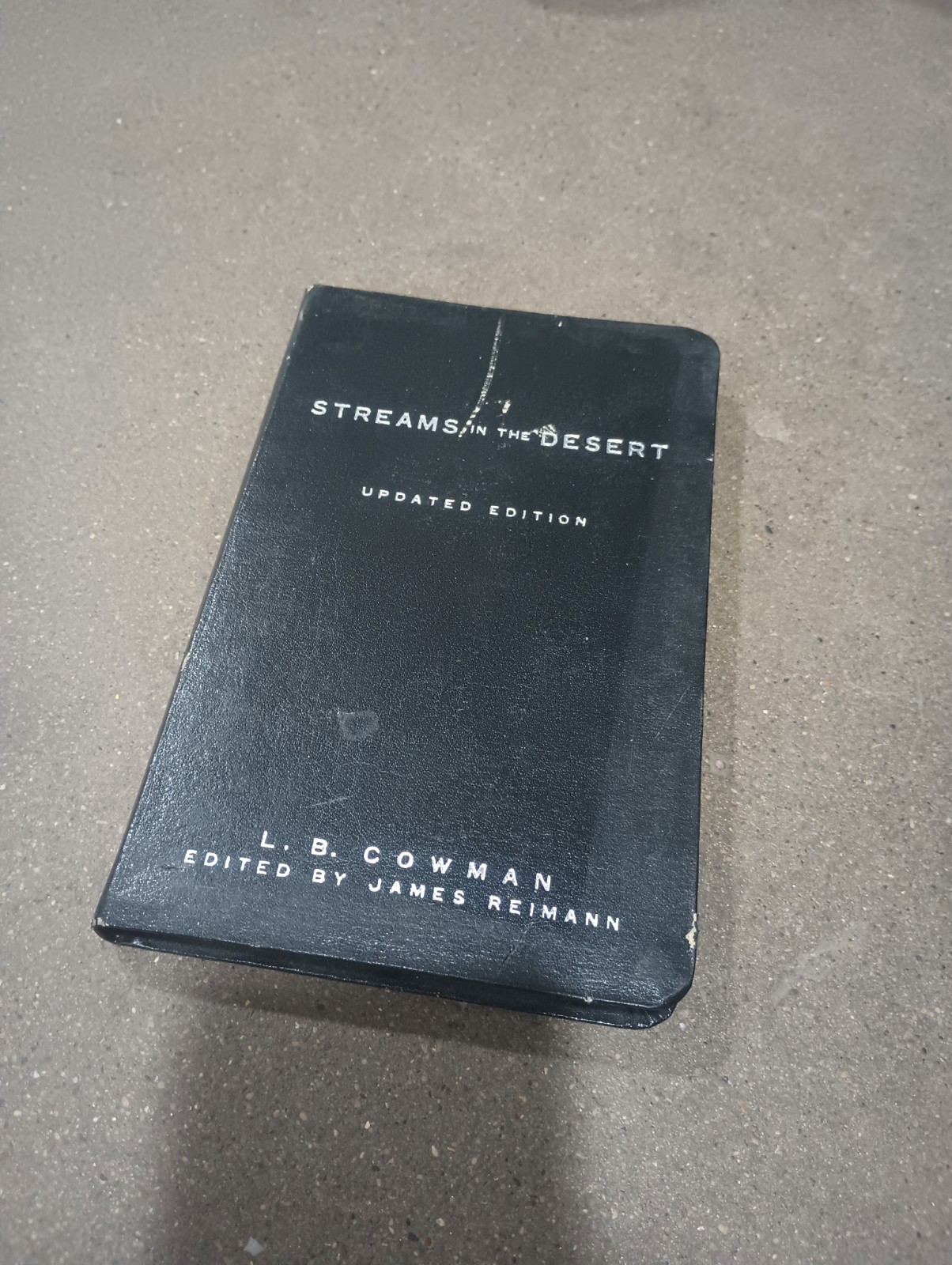 Streams in the Desert Updated Edition by L B Cowman 1997 Leather Softcover  