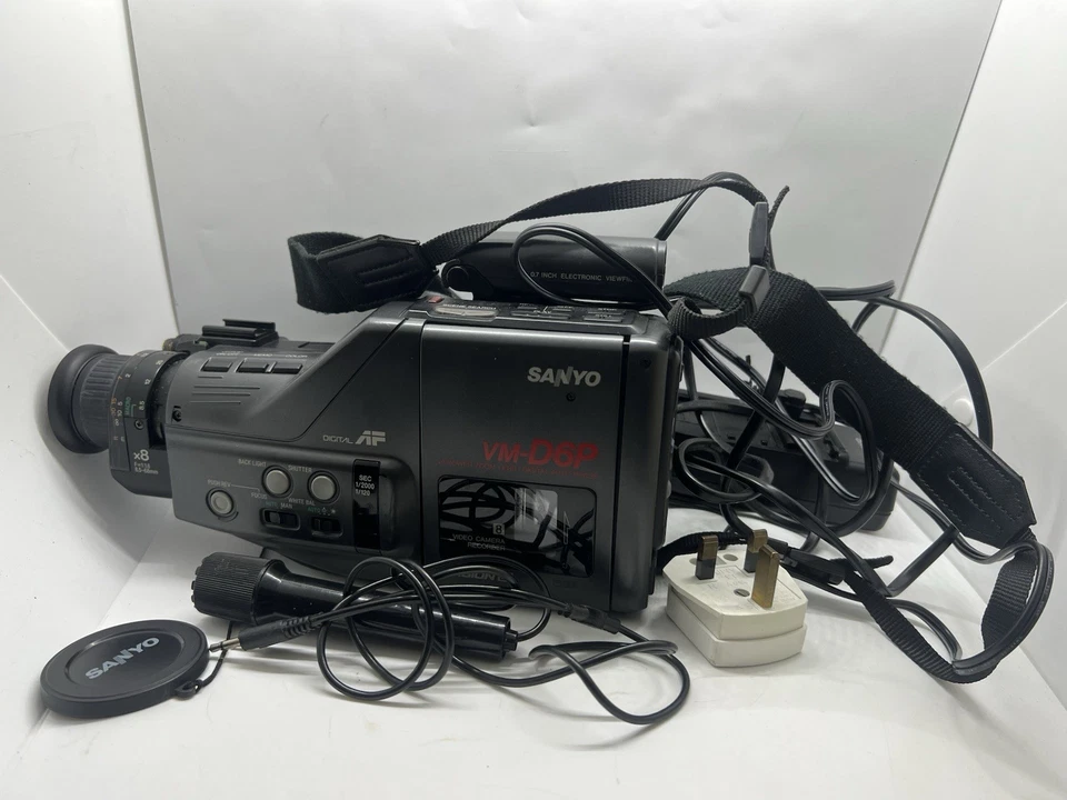 SANYO VM-D9P 8mm 8x Zoom Auto Focus Black Video Camcorder Charger Faulty - Image 4 of 4