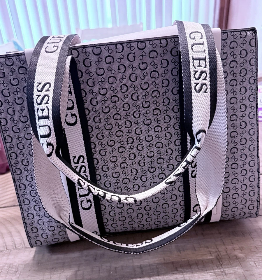 GUESS Los Angeles 托特包风格手提包 Guess 钱包黑色灰色面霜 — 第 2/4 张图片