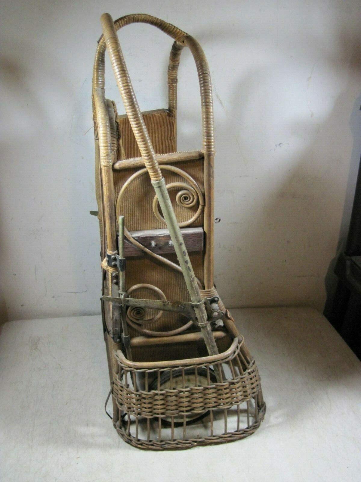 Antique Wicker Rattan Oriole GoBasket Baby Stroller Carrier Withrow