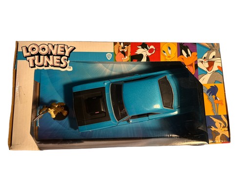 Looney Tunes 1970 Plymouth Road Runner w Wile E. Coyote Jada Diecast 8" 1:24 - Picture 2 of 3