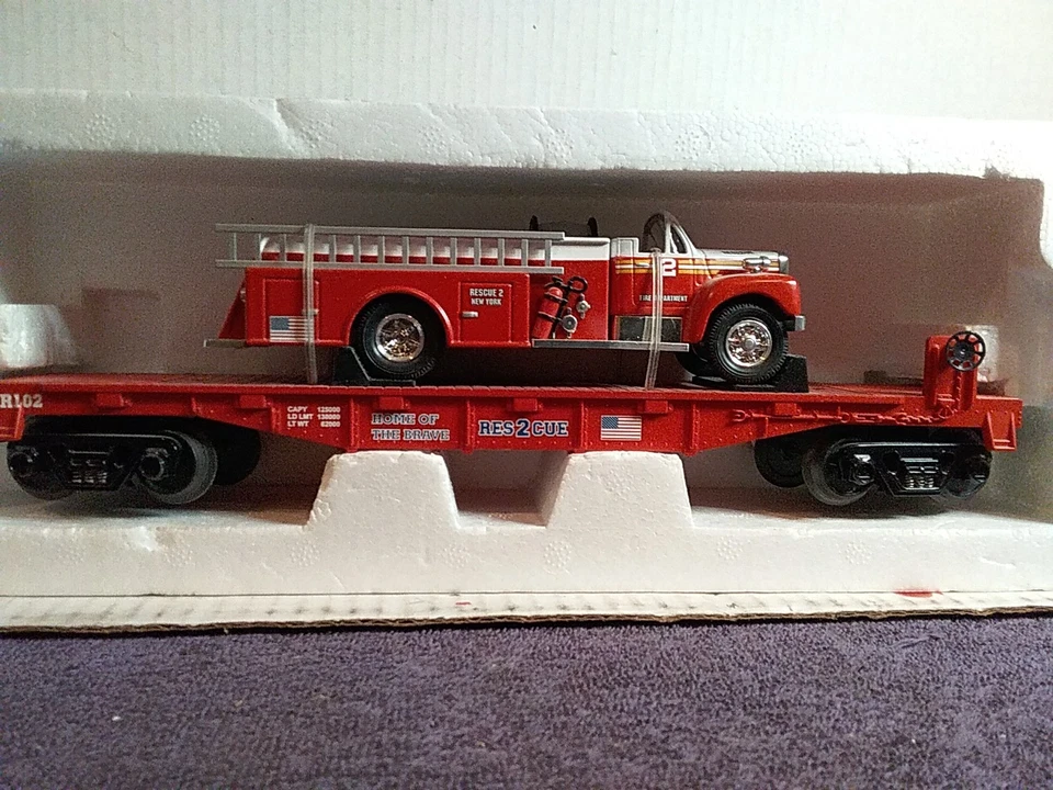 MTH 30-76089 Rescue 2 Flatcar W/Rescue 2 Fire Truck  New - Image 2 of 4
