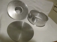 VINTAGE MIRRO THE FINEST ALUMINUM MADE IN USA, 369M 3-PIECE CAKE/BUNDT CAKE PAN.