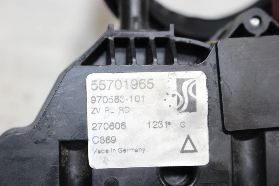 Türschloss Hinten Links 55701965 Fiat Grande Punto 5P / 199 Bj,06 - Bild 2 von 4