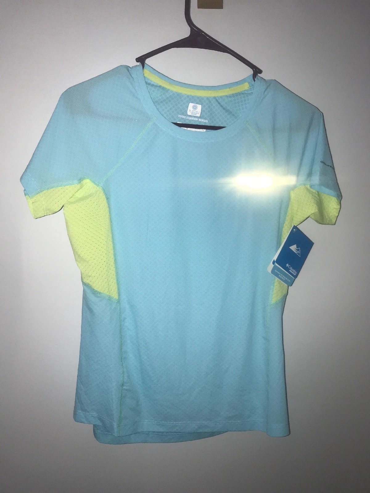 NWT Columbia Womens Titan Ultra Short Sleeve Shirt Lightweight Trail Running Tee
