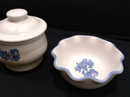 Lot 3 Pfaltzgraff Yorktowne blue flowers Sugar Bowl, flare bowl oval plate - 第 2/8 張圖片