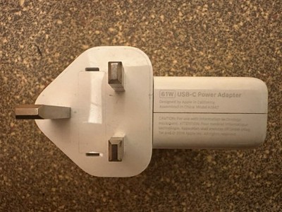 Original Apple 61W USB-C Macbook Pro & Air Power Adapter Ladegerät A1947