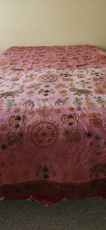 Colcha tapiz indio textil reina rosa degradado bordado camello elefante Foto 3 de 4