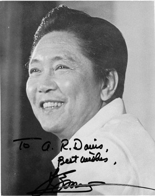 FERDINAND E. MARCOS (PHILIPPINES) - PHOTOGRAPH SIGNED