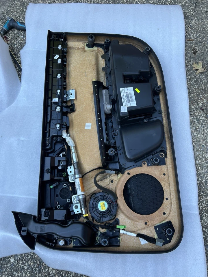 11-13 VOLVO C70 FRONT LEFT DRIVER SIDE INTERIOR DOOR PANEL - Image 4 of 4