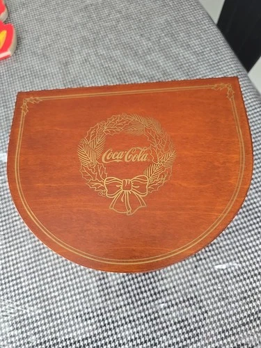 Coca Cola Holiday Music Box Danbury Mint Santa Clause Coming to Town RARE!! VTG