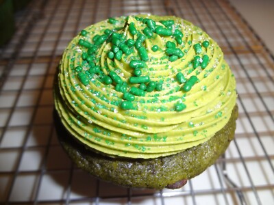 EXCELLENT HOMEMADE MATCHA GREEN TEA CUPCAKES (1 DOZEN)
