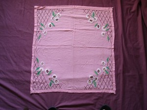 Beautiful Vintage Embroidered Tablecloth 72cm/66cm(28''x26'') P0911
