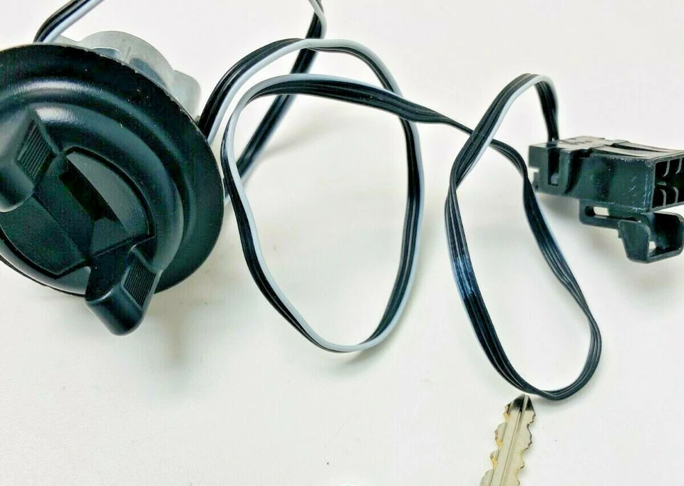 Standard Motor Products US319L Ignition Key Cylinder Made in Mexico - Image 2 of 4