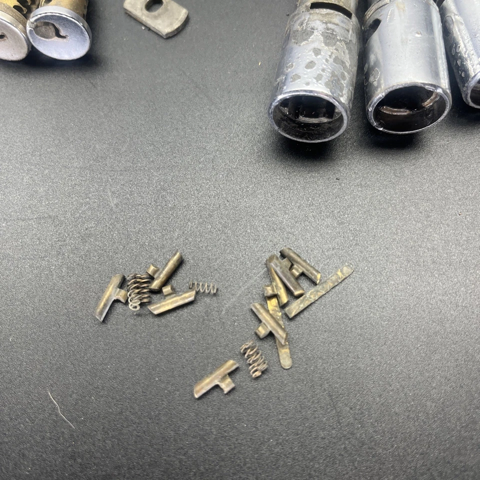 Juego de cilindros de cerradura de puerta Porsche con llaves - 356AT2/356B/356C PCG-531-650-00 PC Foto 2 de 4