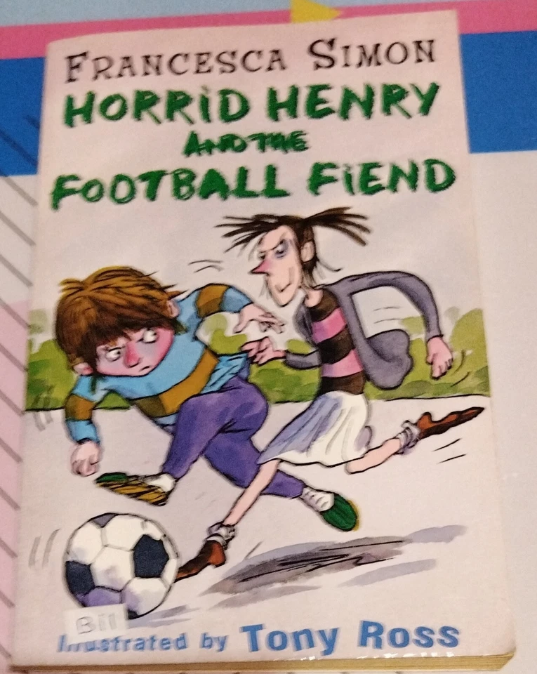 (881) 4 Libros infantiles para aprender inglés:  - Horrid Henry and the footbal - Imagen 4 de 4