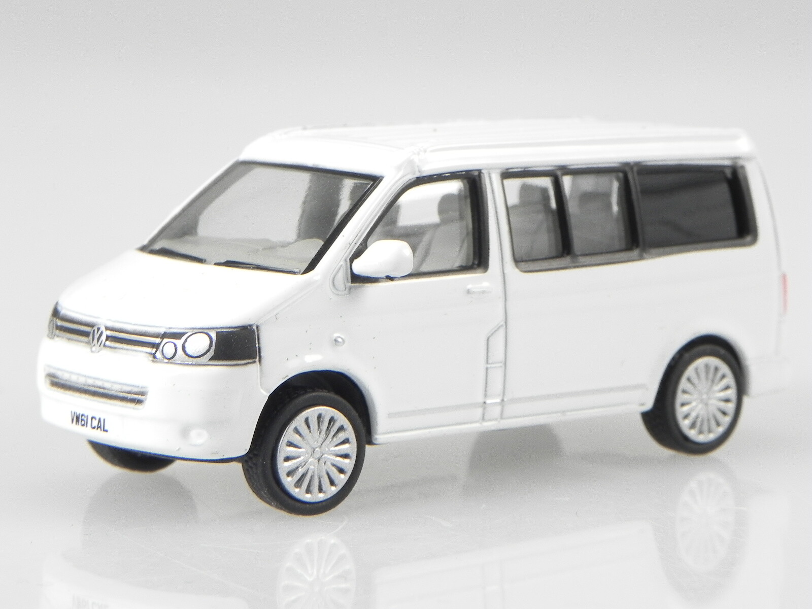 VW T5 California Camper candy white diecast model car 76T5C002 Oxford 1 ...