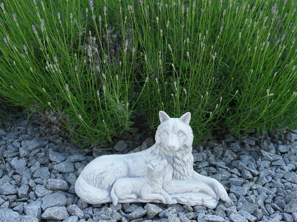 Wölfin mit Jungen Wolf Steinfigur H.23 cm Grau 9 kg Weißbeton frostsicher - Bild 3 von 4