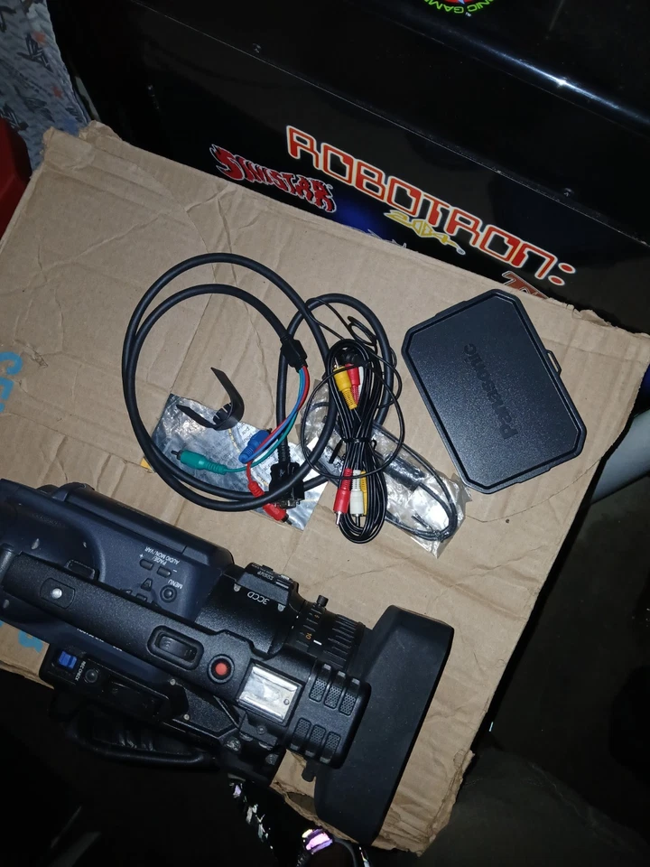 Panasonic AG-HVX200P 3-CCD P2/DVCPRO HD Camcorder - Image 2 of 4