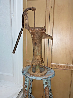 VINTAGE GUSSEISEN WASSERPUMPE AUS INDIEN