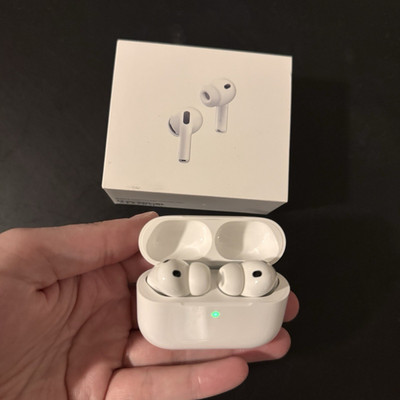 Apple AirPods Pro 3 White In-Ear Earbuds w/ USB-C MagSafe Case, ANC & Mic