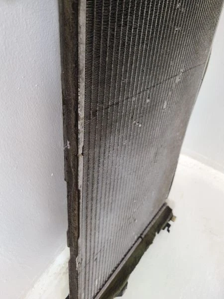 2005-2007 FORD FIVE HUNDRED Radiator  3.0L 5F9Z8005AA 05-07 - Image 3 of 4