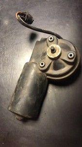 BMW 5ER SCHEIBENWISCHERMOTOR VORNE 1378650