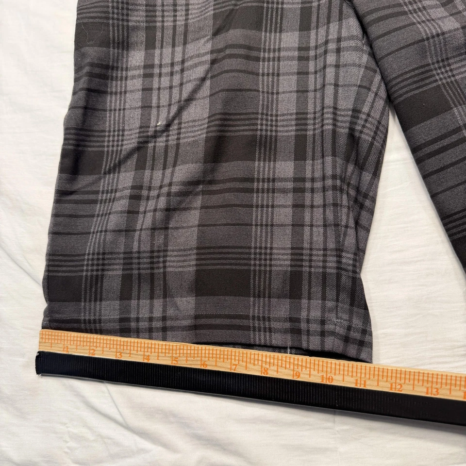 Vintage Famous Stars & Straps Shorts Mens 30 Black Gray Plaid Long Skater Chino - Image 2 of 4