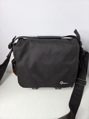 Lowepro LP36616 Urban Reporter 150 Camera Video Messenger Bag - Black - pockets