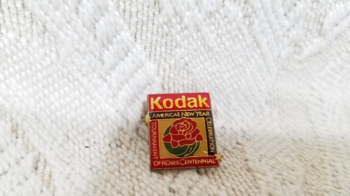 ROSE PARADE PASADENA CENTENARIO TORNEO DE ROSAS 1" SOLAPA PIN KODAK (SIN RESPALDO) - Imagen 9 de 10