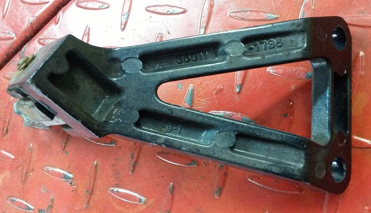 ＸＪ8②一脚分 95-97 Kawasaki ZX6R Foot Peg Bracket Left Rear Step Stay 35011