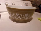 Vintage Pyrex Spring Blossom Crazy Daisy Green Mixing Bowl 1 1/2 QT - 8 5/8"