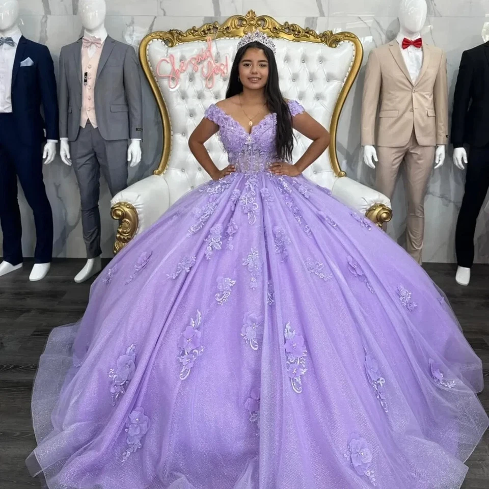 Vestidos de quinceañera lila apliques de flores 3D hombros descubiertos vestidos de fiesta de cumpleaños Foto 2 de 4