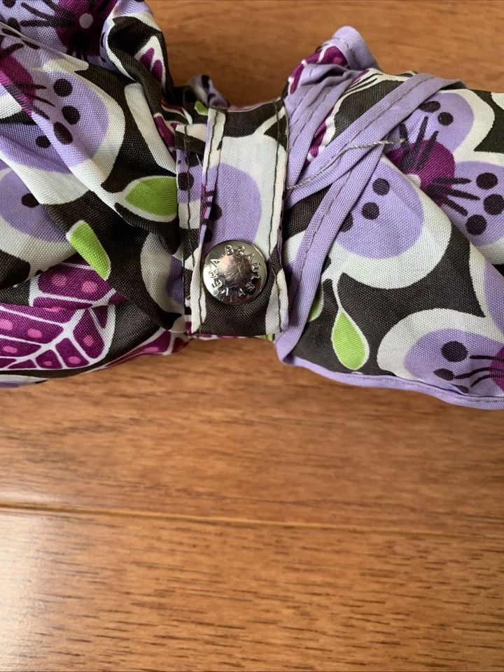 Paraguas Vera Bradley Pétalos de Ciruela Patrón Retirado Clásico Colorido Compacto Foto 3 de 4
