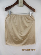 VANITY FAIR SZ 24/XL Nylon Light Beige Back Vent Sleek Half Slip Underskirt