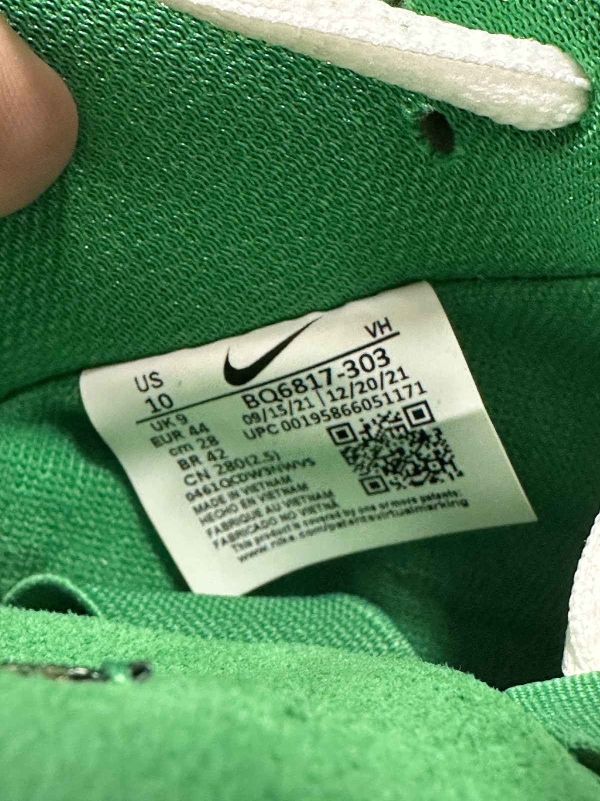 Size 10M/11.5W - NIKE SB DUNK LOW ST. PATRICKS DAY NIKE SB DUNK LOW ST. PATRICKS