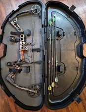 Mathews Switchback RH Compound Bow 27.5" Draw 70# With Accessories And Case