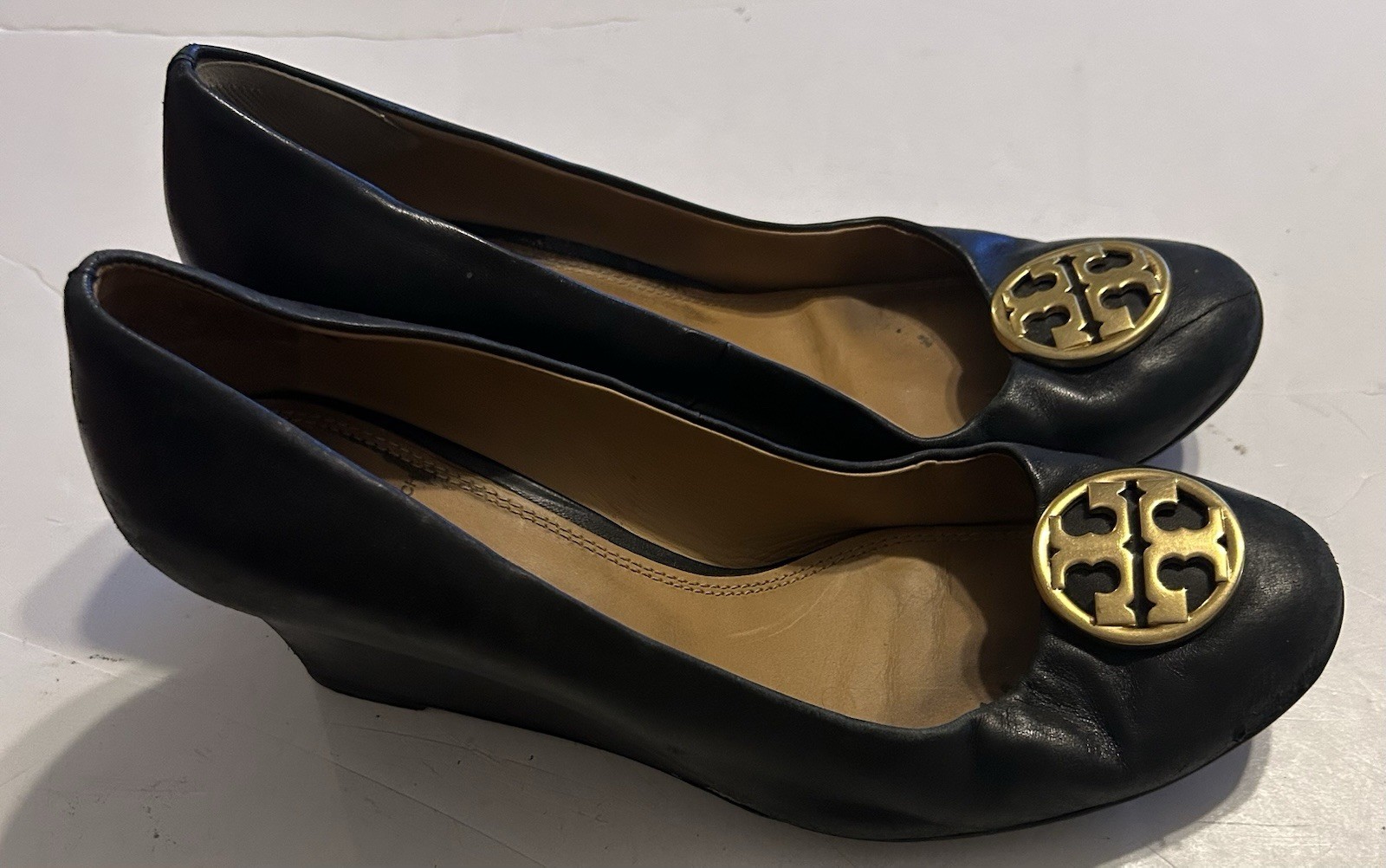 Tory Burch Chelsea Wedge Pumps Black Leather Womens Shoes 8.5 thumbnail 2