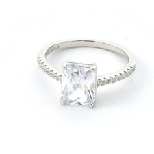 Elegant Women's Engagement Ring Emerald-Shaped Cubic ZirconiaTimeless Sparkle