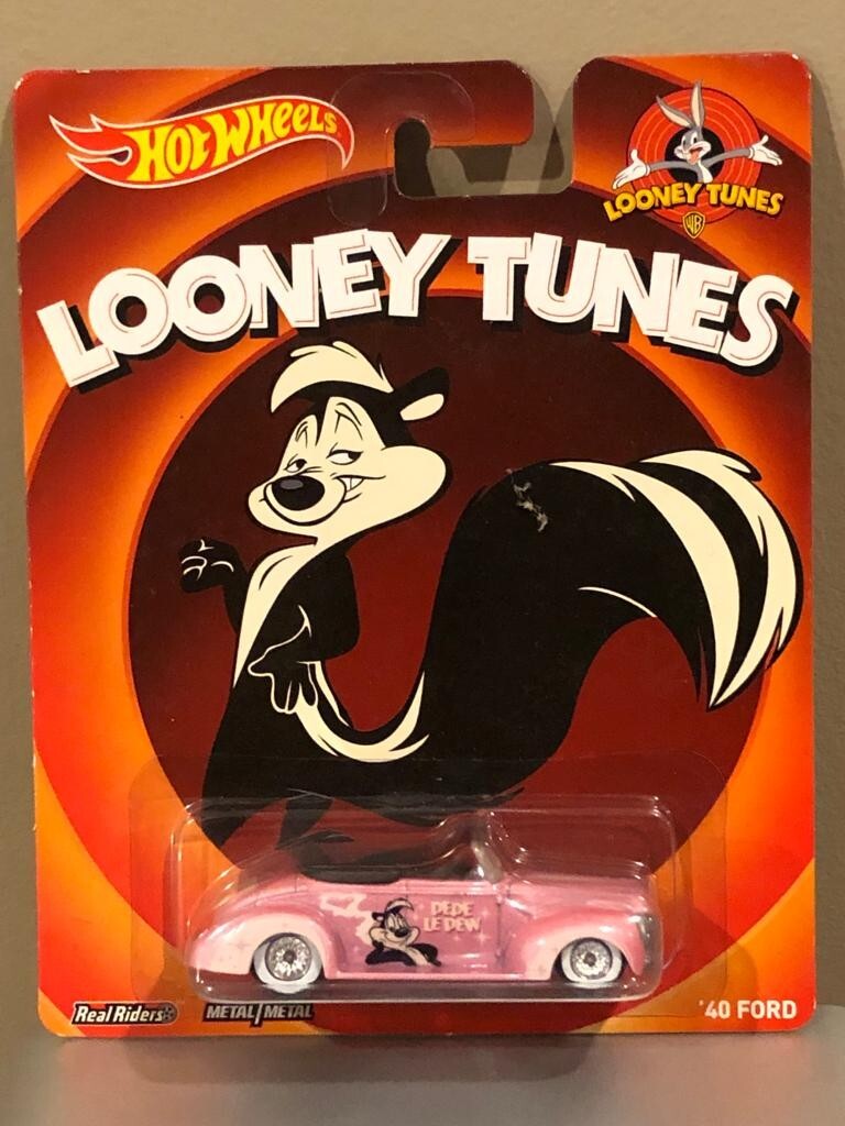 Hot Wheels '40 Ford Pepe Le Pew Looney Tunes Series Pink 1:64 Real