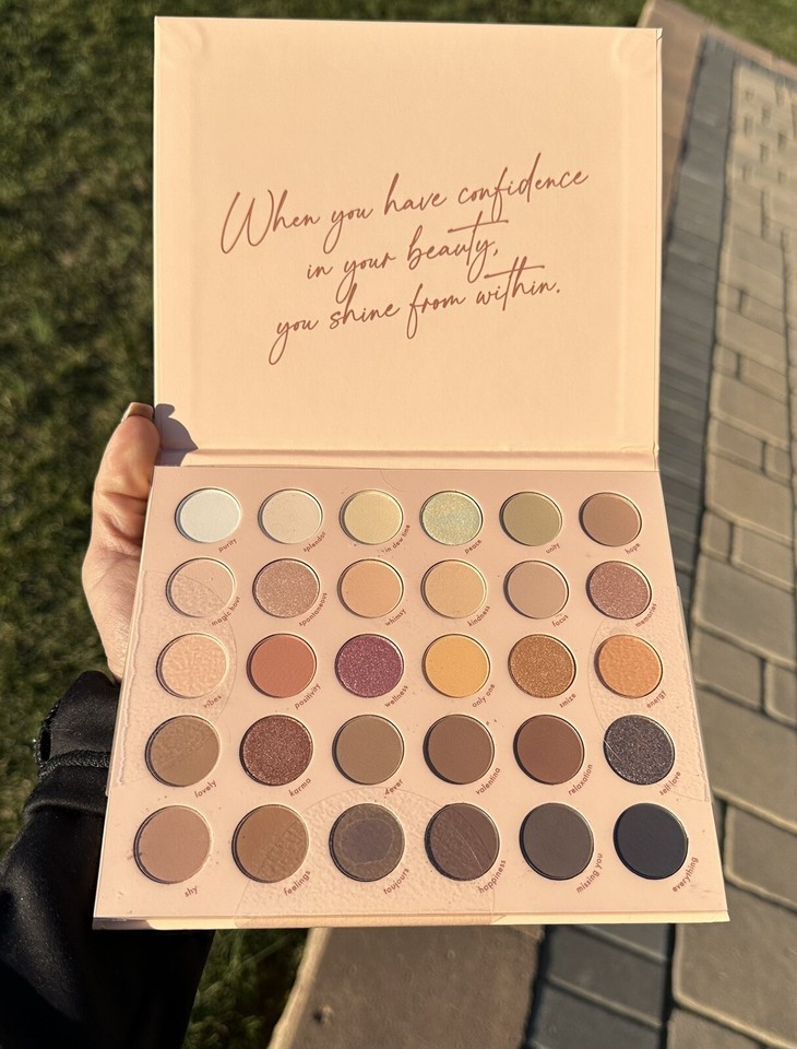 Kara Beauty Kara Duo Pro11 Gentle Teaser Eyeshadow Palette 30 Shades