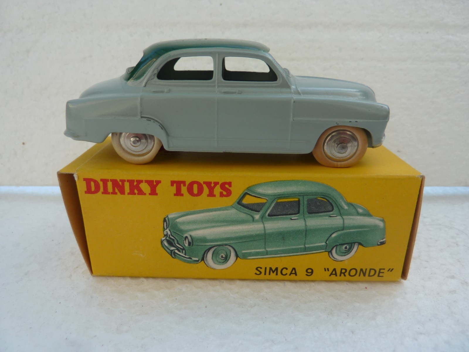Dinky 24UT, Simca Aronde Taxi - Free Price Guide & Review