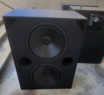 Meyer Sound X-800C Dual 18-inch Active Powered Subwoofer Speaker